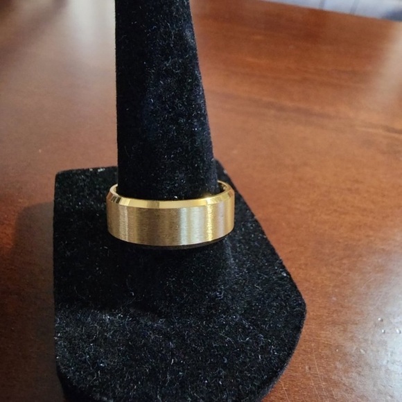 NEW Stainless Steel Gold Plated Wedding Ring 8mm Band Unisex Men Women - Picture 4 of 7